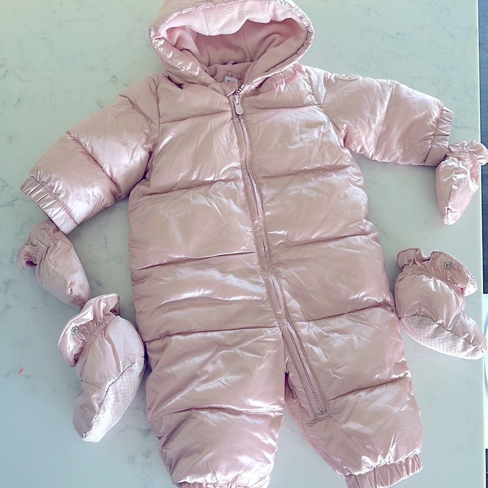 Baby Gap Infant Snowsuit with attached Mittens & Booties 6-12m